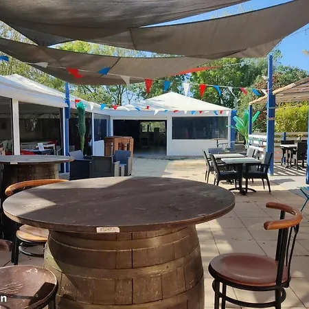 Mobil Climatise Avec Terrasse Dans L'escale, Calme, A 20 Mn A Pied De La Kemp